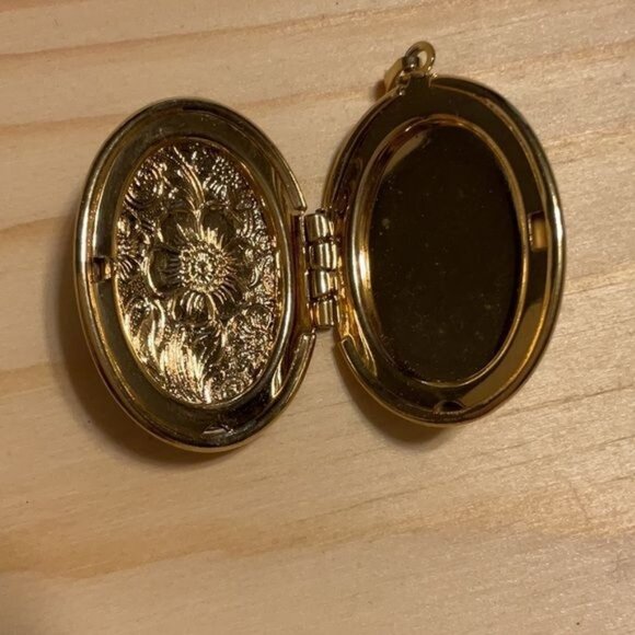 Vintage Gold-Tone Oval Floral Engraved Locket Pendant Hinged Design - Picture 2 of 4